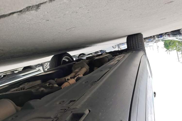 Used Porsche Cayenne 2016 Cayenne Platinum Edition 3.0T Right Side Sill