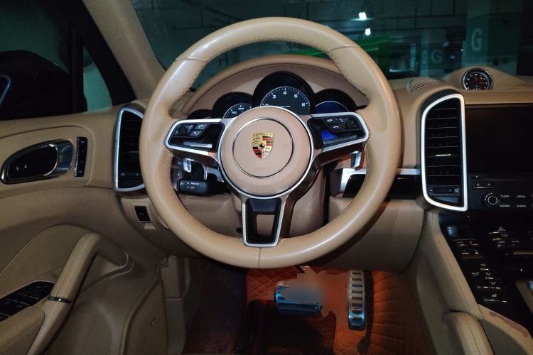 Used Porsche Cayenne 2016 Cayenne Platinum Edition 3.0T Steering Wheel