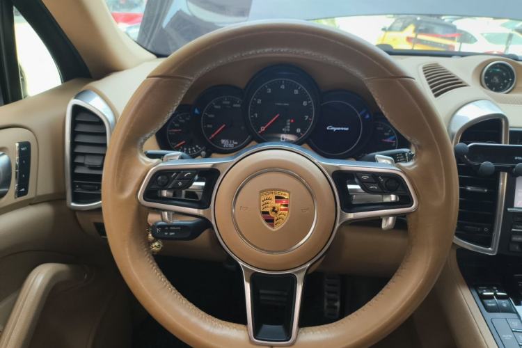 Used Porsche Cayenne 2016 Cayenne Platinum Edition 3.0T Steering Wheel