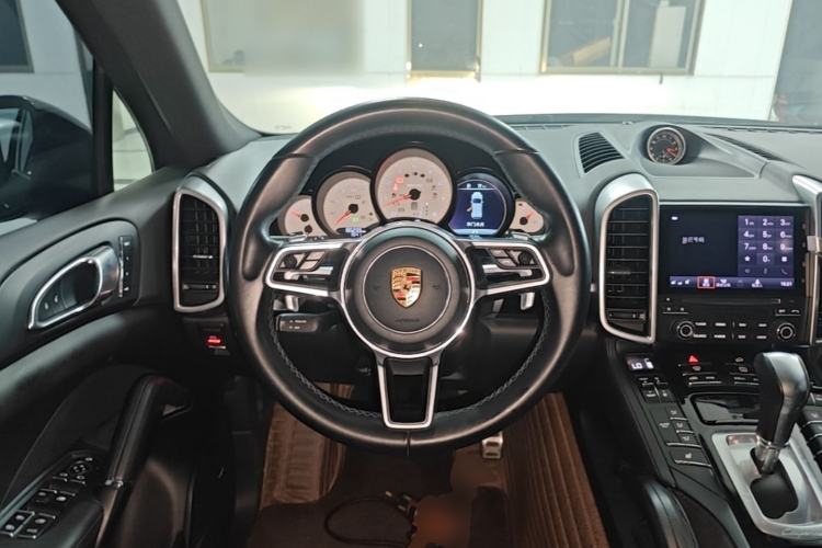 Used Porsche Cayenne 2016 Cayenne Platinum Edition 3.0T Steering Wheel