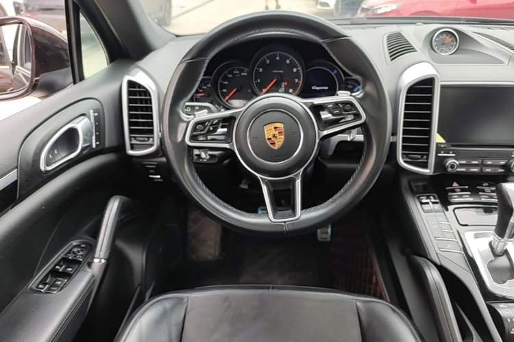 Used Porsche Cayenne 2016 Cayenne Platinum Edition 3.0T Steering Wheel