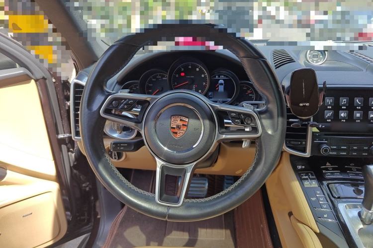 Used Porsche Cayenne 2016 Cayenne Platinum Edition 3.0T Steering Wheel