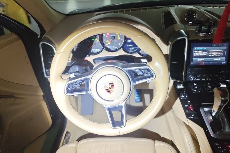 Used Porsche Cayenne 2016 Cayenne Platinum Edition 3.0T Steering Wheel