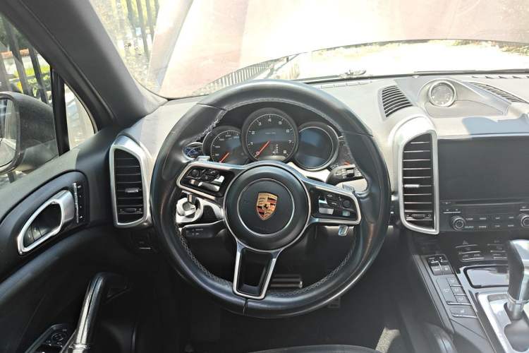 Used Porsche Cayenne 2016 Cayenne 3.0T Steering Wheel