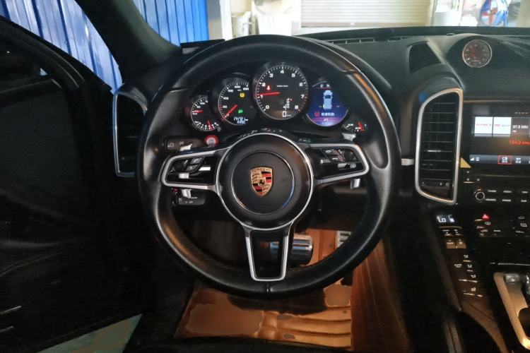 Used Porsche Cayenne 2016 Cayenne Platinum Edition 3.0T Steering Wheel