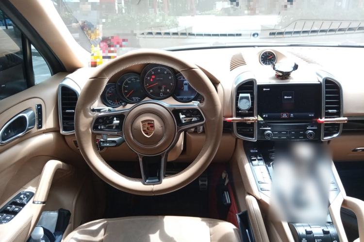 Used Porsche Cayenne 2016 Cayenne Platinum Edition 3.0T Steering Wheel