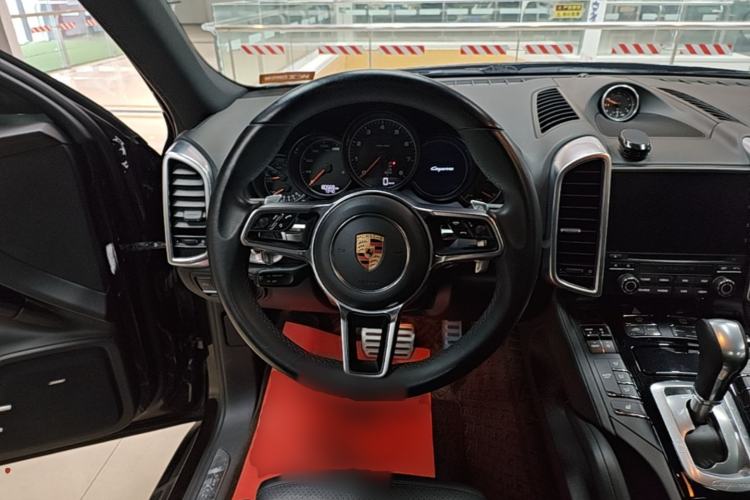 Used Porsche Cayenne 2016 Cayenne Platinum Edition 3.0T Steering Wheel