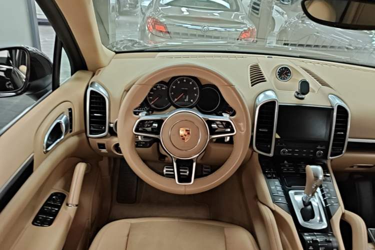 Used Porsche Cayenne 2016 Cayenne Platinum Edition 3.0T Steering Wheel