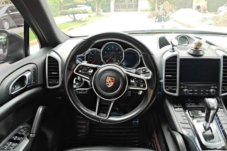 Used Porsche Cayenne 2016 Cayenne 3.0T Steering Wheel