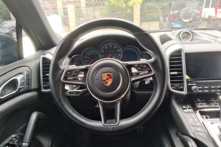 Used Porsche Cayenne 2016 Cayenne Platinum Edition 3.0T Steering Wheel