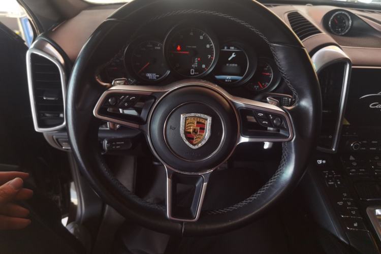 Used Porsche Cayenne 2016 Cayenne Platinum Edition 3.0T Steering Wheel