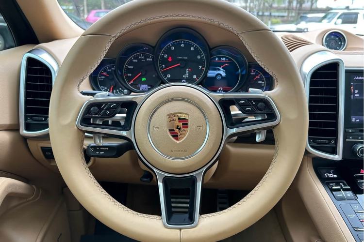 Used Porsche Cayenne 2016 Cayenne Platinum Edition 3.0T Steering Wheel