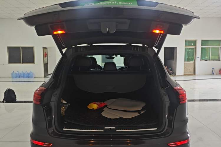 Used Porsche Cayenne 2016 Cayenne Platinum Edition 3.0T Trunk