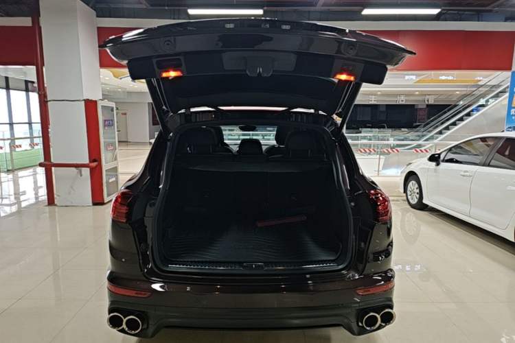 Used Porsche Cayenne 2016 Cayenne Platinum Edition 3.0T Trunk