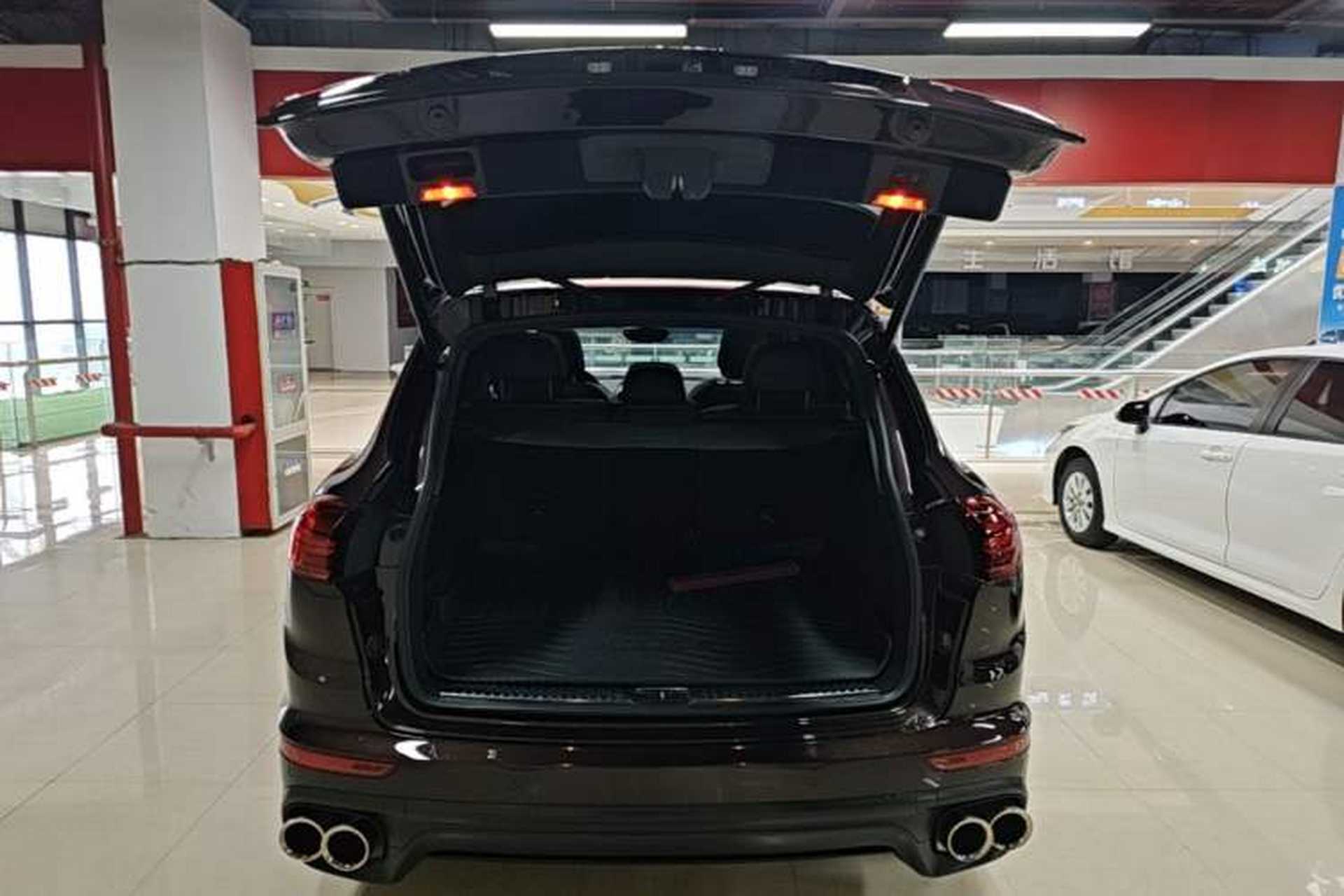 Used Porsche Cayenne 2016 Cayenne Platinum Edition 3.0T Trunk