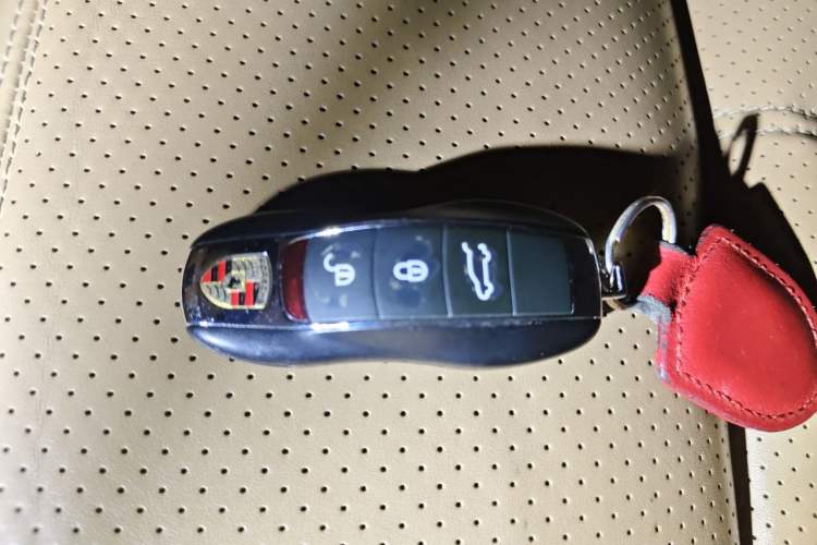 Used Porsche Cayenne 2016 Cayenne Platinum Edition 3.0T Vehicle Key