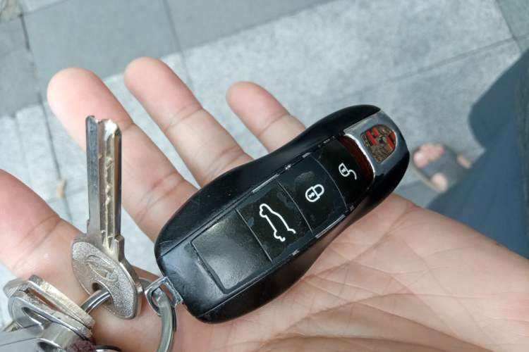 Used Porsche Cayenne 2016 Cayenne Platinum Edition 3.0T Vehicle Key