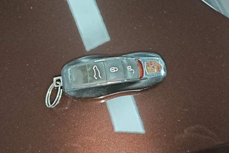 Used Porsche Cayenne 2016 Cayenne Platinum Edition 3.0T Vehicle Key