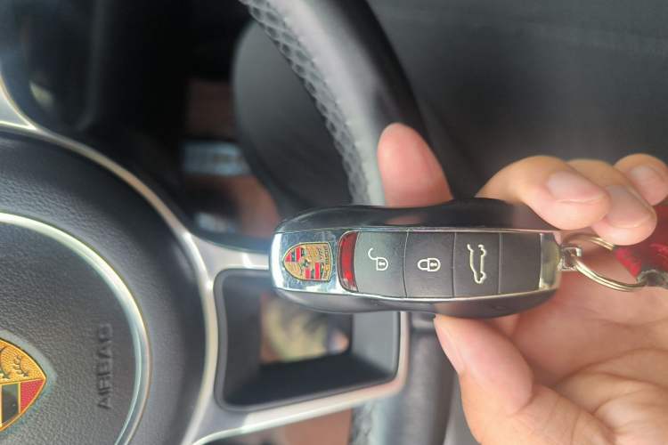 Used Porsche Cayenne 2016 Cayenne Platinum Edition 3.0T Vehicle Key