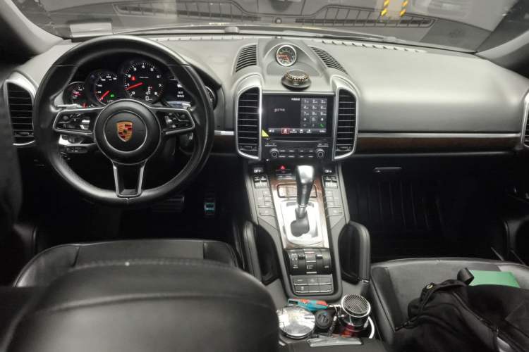 Used Porsche Cayenne 2016 Cayenne Platinum Edition 3.0T Center Console