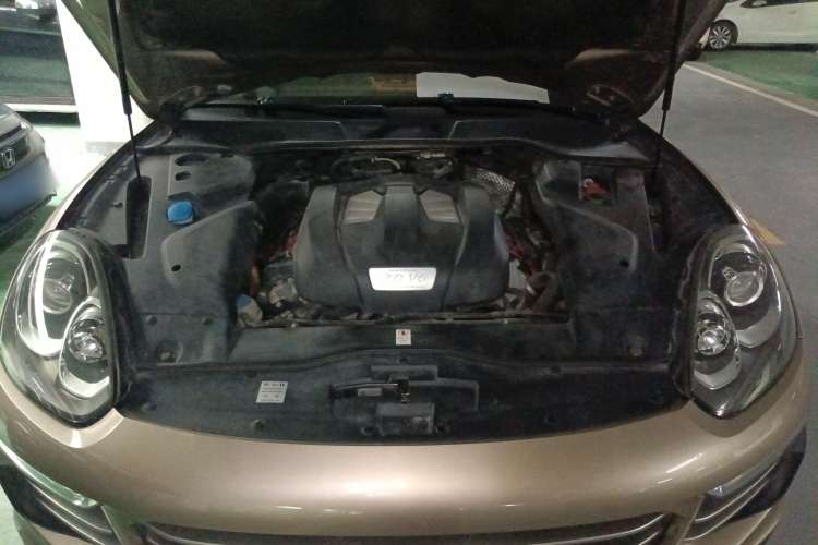 Used Porsche Cayenne 2016 Cayenne 3.0T Engine Bay