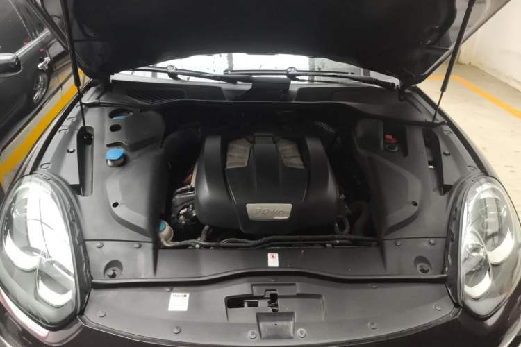 Used Porsche Cayenne 2016 Cayenne Platinum Edition 3.0T Engine Bay
