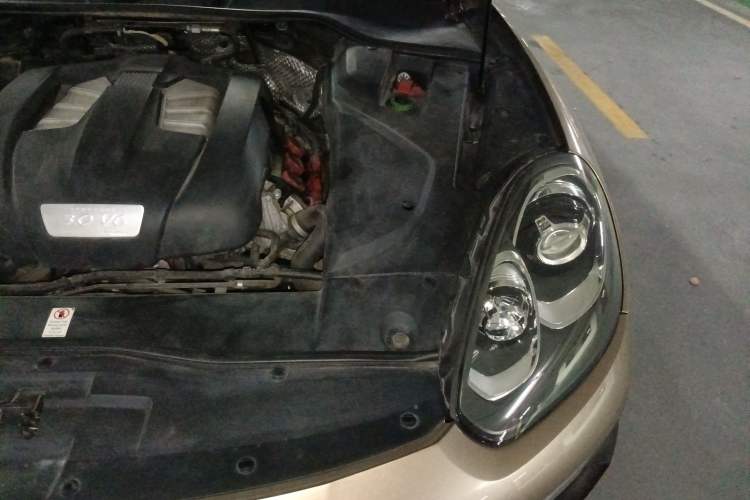 Used Porsche Cayenne 2016 Cayenne 3.0T Engine Bay Left