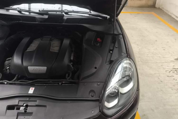 Used Porsche Cayenne 2016 Cayenne Platinum Edition 3.0T Engine Bay Left
