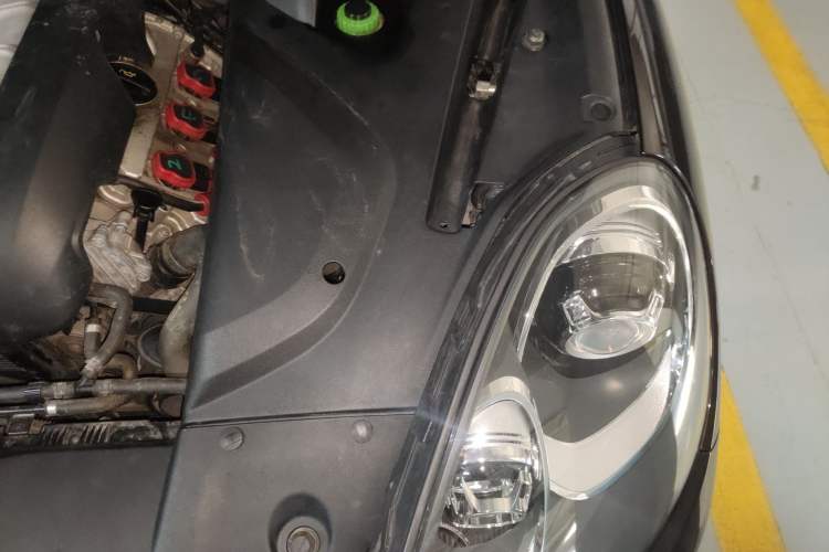 Used Porsche Cayenne 2016 Cayenne Platinum Edition 3.0T Engine Bay Left
