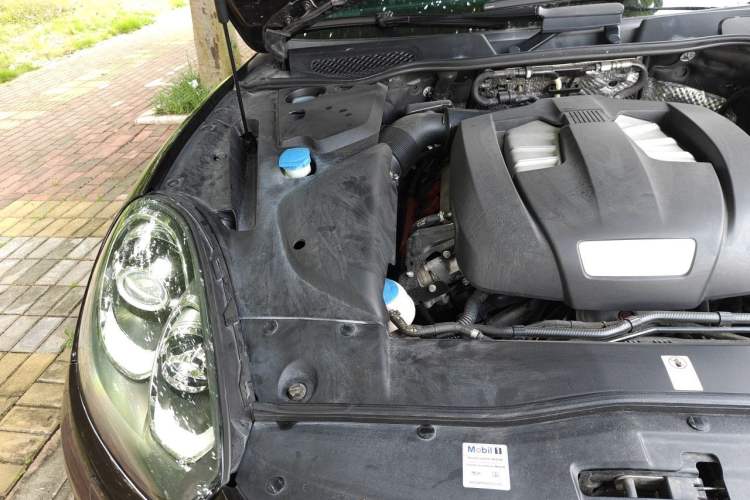 Used Porsche Cayenne 2016 Cayenne Platinum Edition 3.0T Engine Bay Right