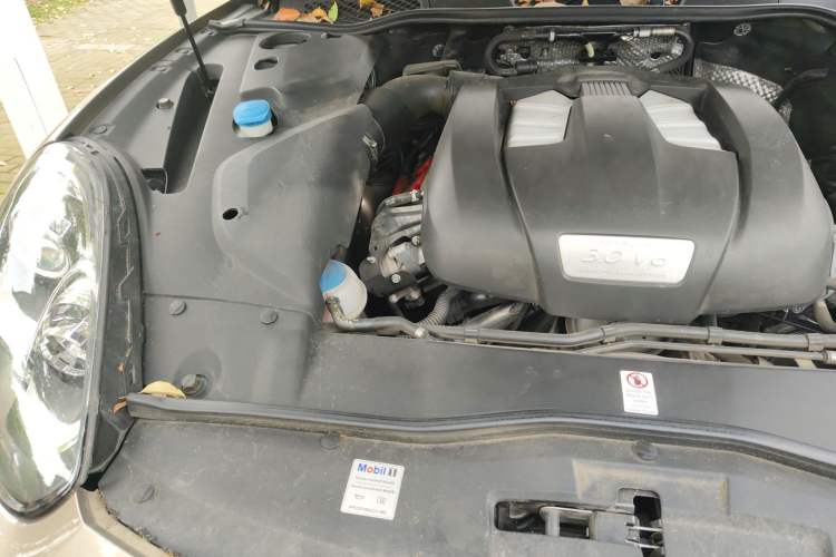 Used Porsche Cayenne 2016 Cayenne 3.0T Engine Bay Right