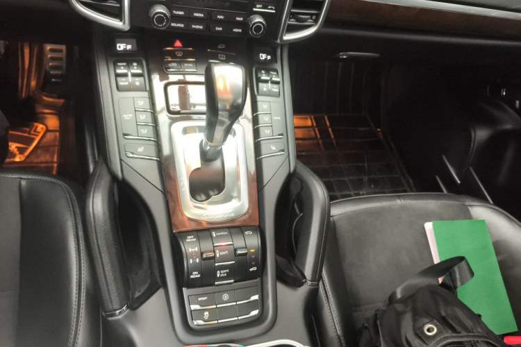 Used Porsche Cayenne 2016 Cayenne Platinum Edition 3.0T Gear Lever
