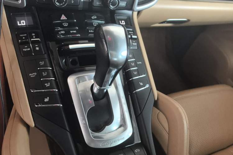 Used Porsche Cayenne 2016 Cayenne Platinum Edition 3.0T Gear Lever