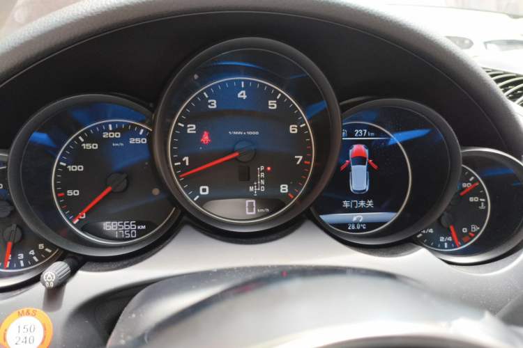 Used Porsche Cayenne 2016 Cayenne Platinum Edition 3.0T Instrument Cluster