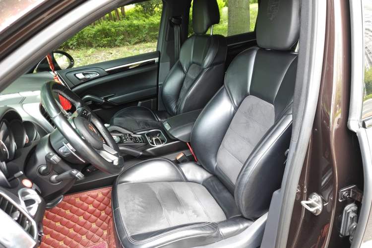 Used Porsche Cayenne 2016 Cayenne Platinum Edition 3.0T Left Front Seat