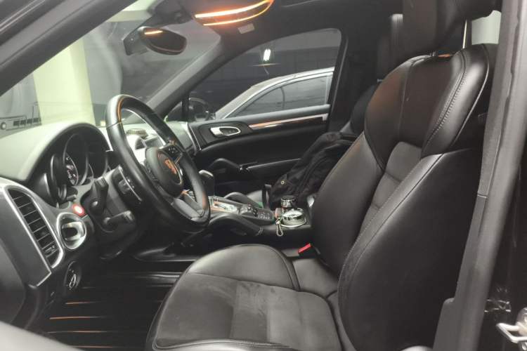 Used Porsche Cayenne 2016 Cayenne Platinum Edition 3.0T Left Front Seat