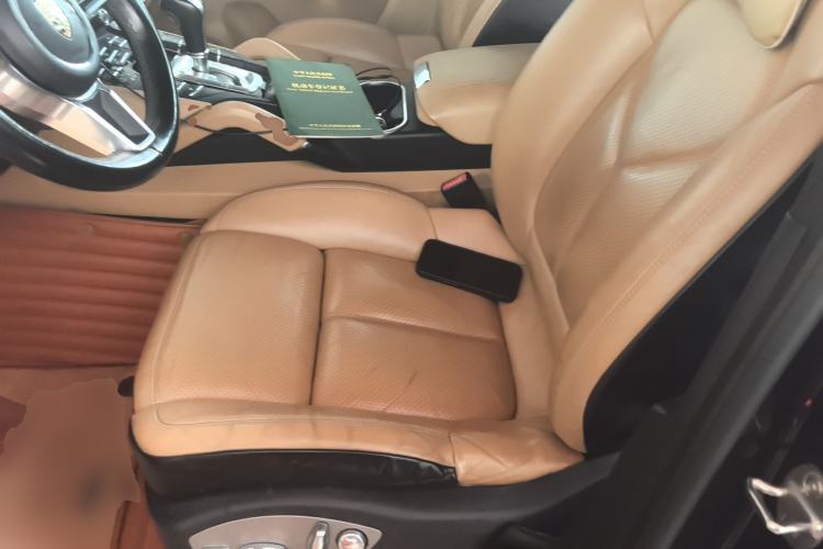 Used Porsche Cayenne 2016 Cayenne Platinum Edition 3.0T Left Front Seat