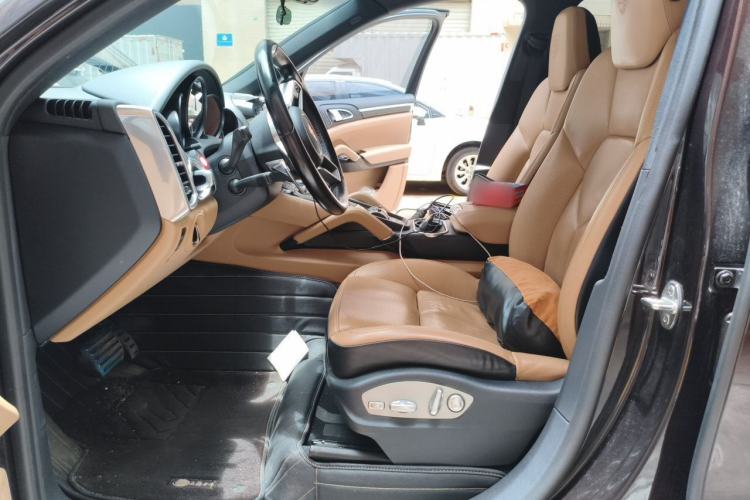 Used Porsche Cayenne 2016 Cayenne Platinum Edition 3.0T Left Front Seat