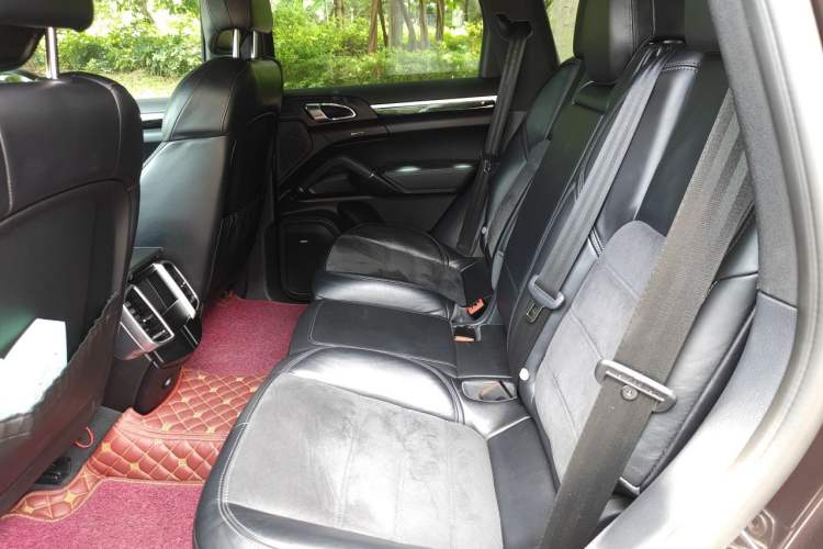 Used Porsche Cayenne 2016 Cayenne Platinum Edition 3.0T Left Rear Seat