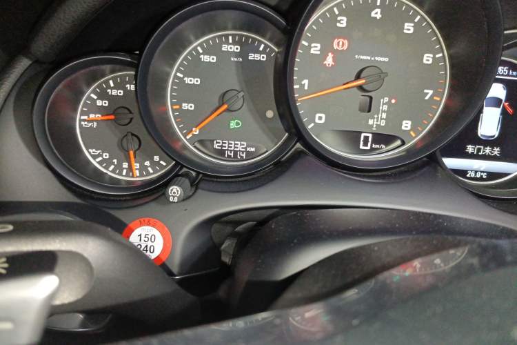 Used Porsche Cayenne 2016 Cayenne 3.0T Odometer Close Up