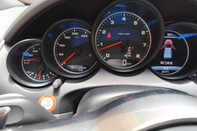 Used Porsche Cayenne 2016 Cayenne Platinum Edition 3.0T Odometer Close Up