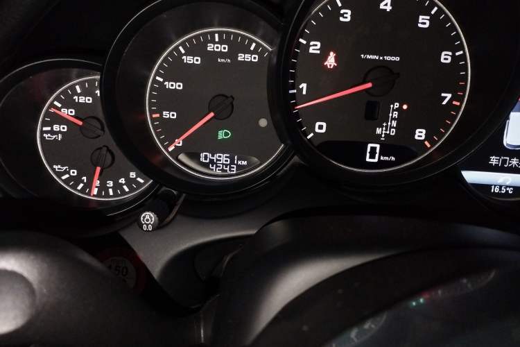 Used Porsche Cayenne 2016 Cayenne 3.0T Odometer Close Up