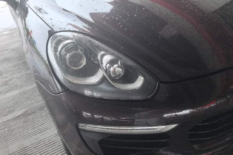Used Porsche Cayenne 2016 Cayenne Platinum Edition 3.0T Right Front Headlight