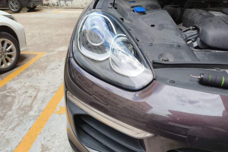 Used Porsche Cayenne 2016 Cayenne Platinum Edition 3.0T Right Front Headlight