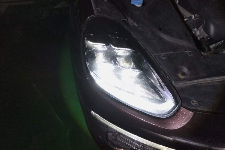 Used Porsche Cayenne 2016 Cayenne 3.0T Right Front Headlight