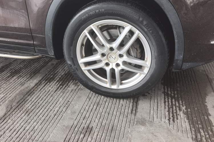 Used Porsche Cayenne 2016 Cayenne Platinum Edition 3.0T Right Front Wheel Hub