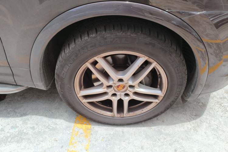 Used Porsche Cayenne 2016 Cayenne Platinum Edition 3.0T Right Front Wheel Hub