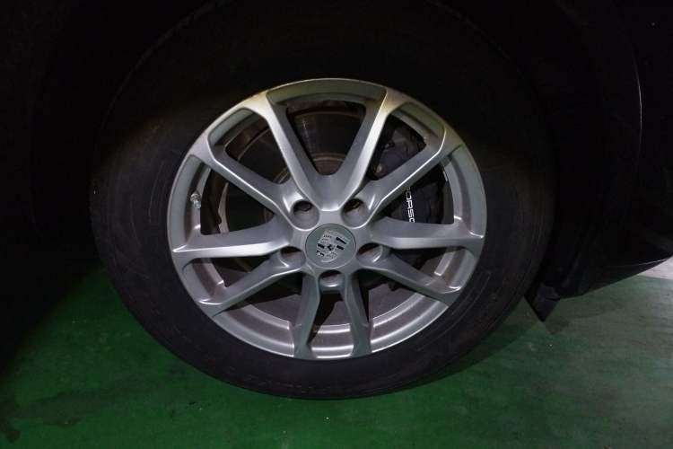 Used Porsche Cayenne 2016 Cayenne 3.0T Right Front Wheel Hub