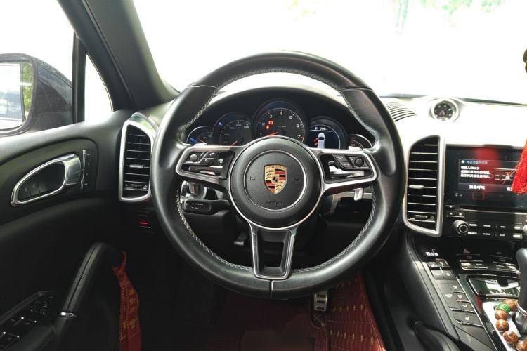Used Porsche Cayenne 2016 Cayenne Platinum Edition 3.0T Steering Wheel
