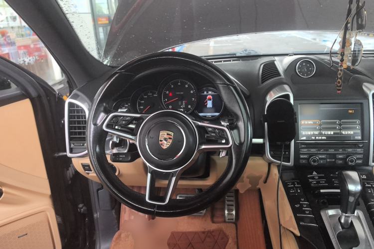Used Porsche Cayenne 2016 Cayenne Platinum Edition 3.0T Steering Wheel